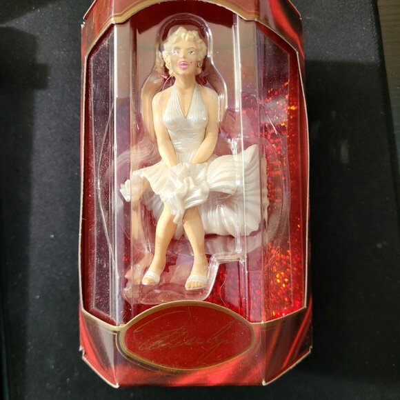 Vintage 1998 Carlton Cards Heirloom Collection James Dean Ornaments. - Picture 7 of 7